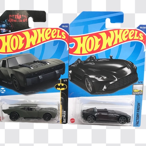 Hot Wheels 2 Car Bundle Batmobile & Aston Martin V12 Speedster New Sealed - Picture 2 of 8